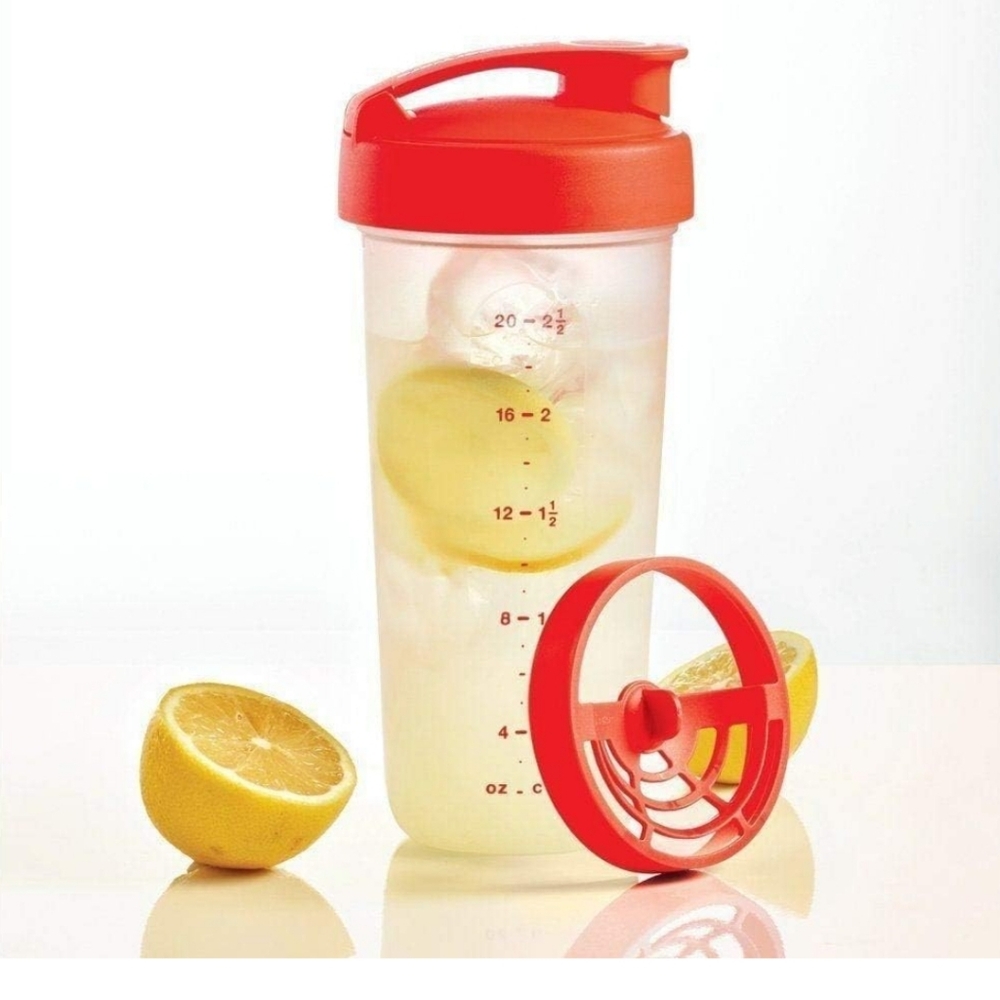 New Tupperware red quick shake 2 cup gravy shaker container